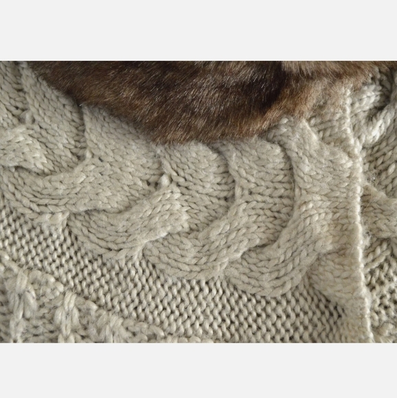 CYNTHIA ROWLEY Knit Sweater Vest Faux Fur Collar Size XS - Picture 3 of 8